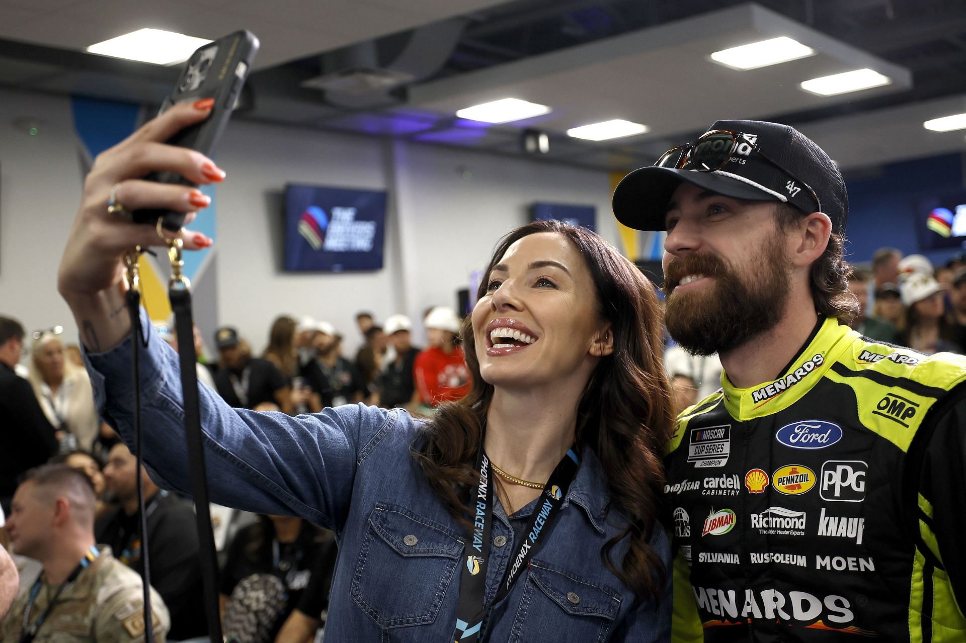 Comedian Whitney Cummings takes a selfie with Ryan Blaney at the drivers meeting before the NASCAR Cup Series Championship Race at Phoenix Raceway on November 10, 2024 - Source: Getty