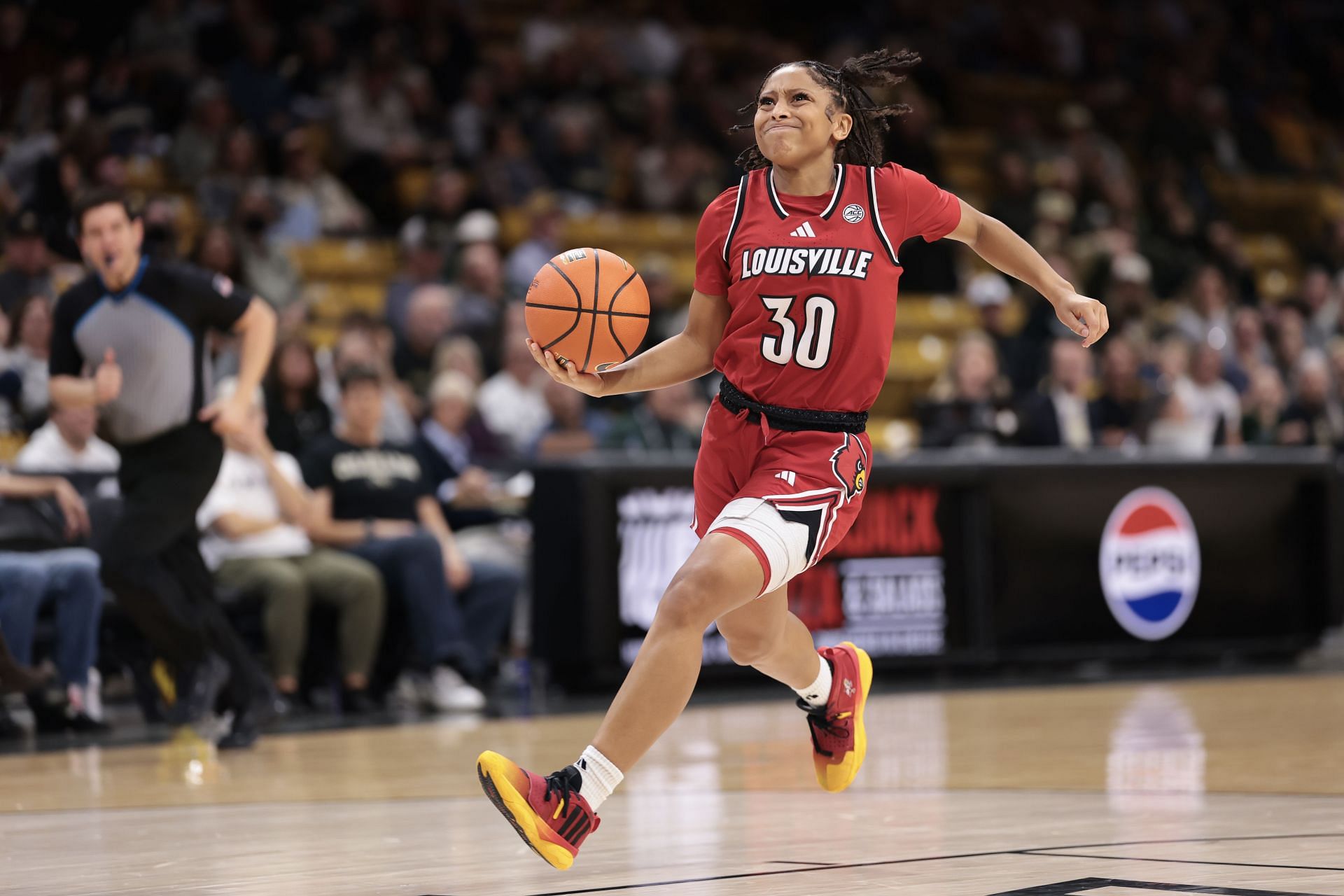 Jayda Curry (#30) of the Louisville Cardinals drives to the basket during the third quarter against the Colorado Buffaloes at the CU Events Center. Photo: Getty