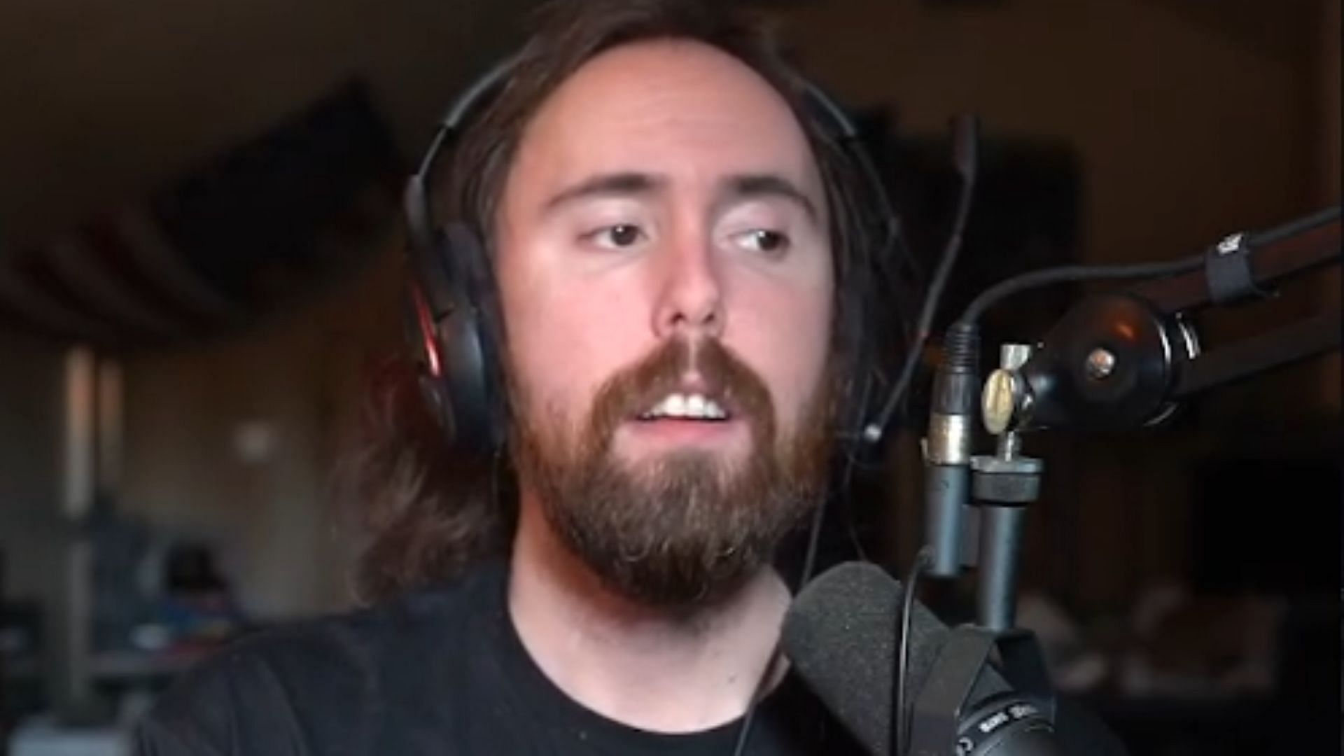 Asmongold recently revealed why he has not washed clothes for the past six years (Image via zackrawrr/Twitch)