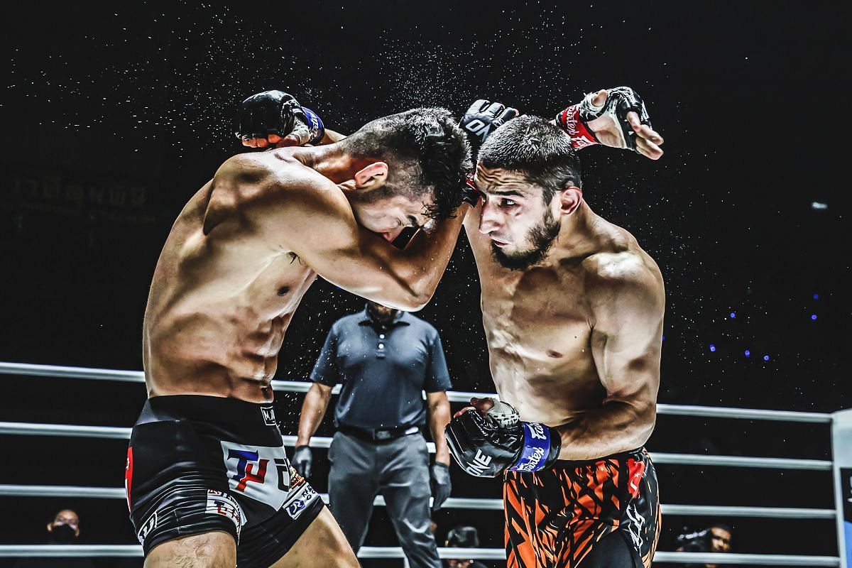 Rasulov Alibeg fighting Ok Rae Yoon | Image credit: ONE Championship