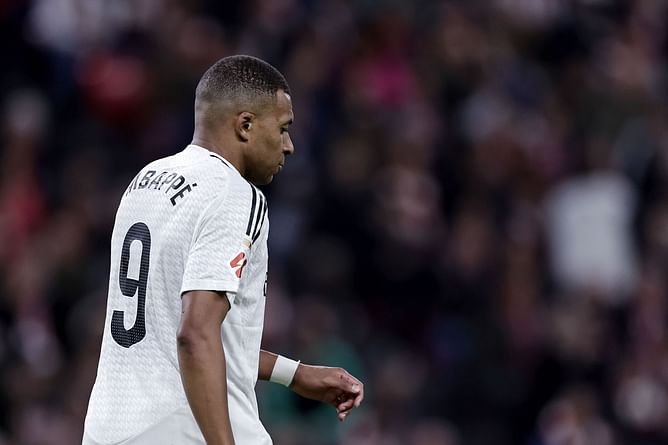 "Pathetic excuse for a professional athlete" - Fans react as Kylian Mbappe misses yet another penalty and Real Madrid lose to Athletic Club