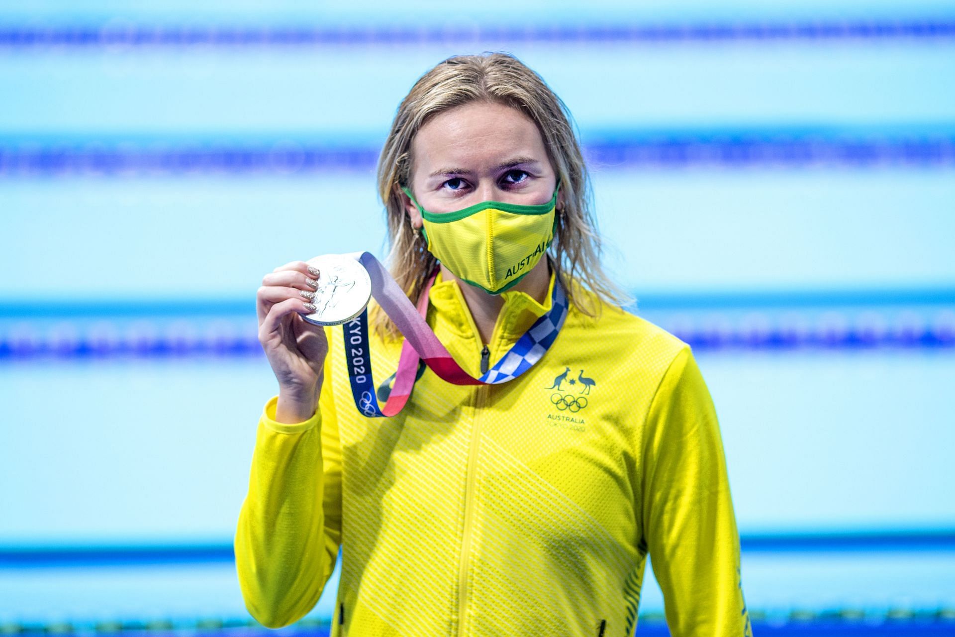 Titmus celebrating with her 800m freestyle silver medal at the Tokyo Aquatics Center during the delayed 2020 Olympics (Image via: Getty Images)