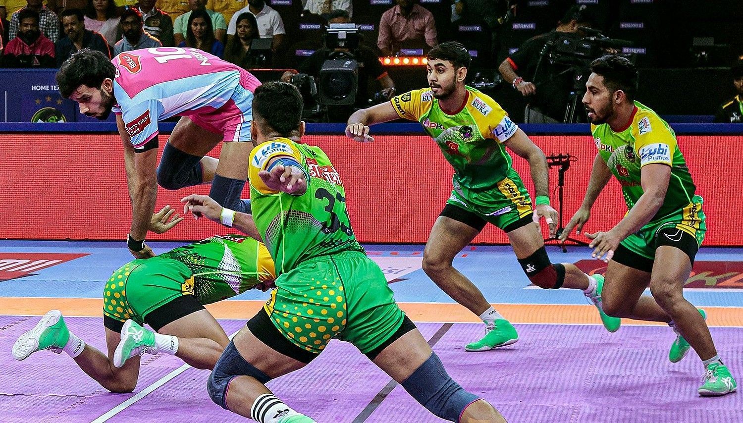 पटना पाइरेट्स vs जयपुर पिंक पैंथर्स (Photo Credit - @ProKabaddi)