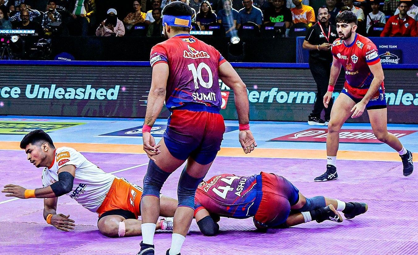 यूपी योद्धा vs पुनेरी पलटन (Photo Credit - @ProKabaddi)