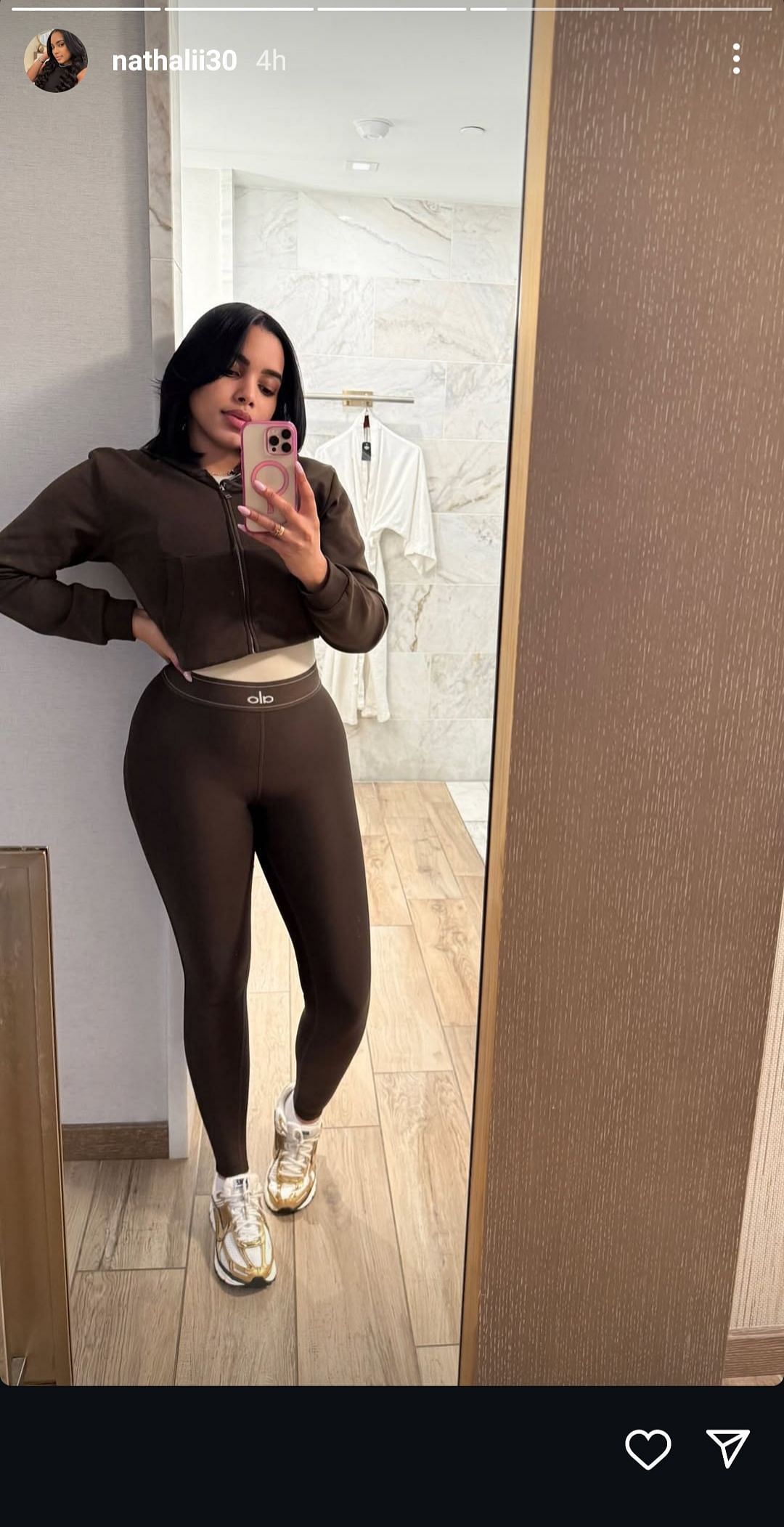 Vladimir Guerrero Jr.&#039;s wife Nathalie clicks a mirror selfie. Source - Instagram