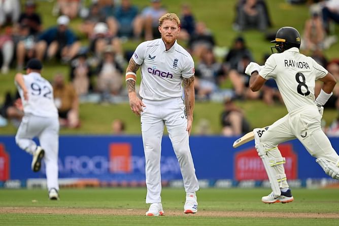 Fresh injury scare for Ben Stokes as the English skipper walks off the field during 3rd NZ vs ENG Test 2024