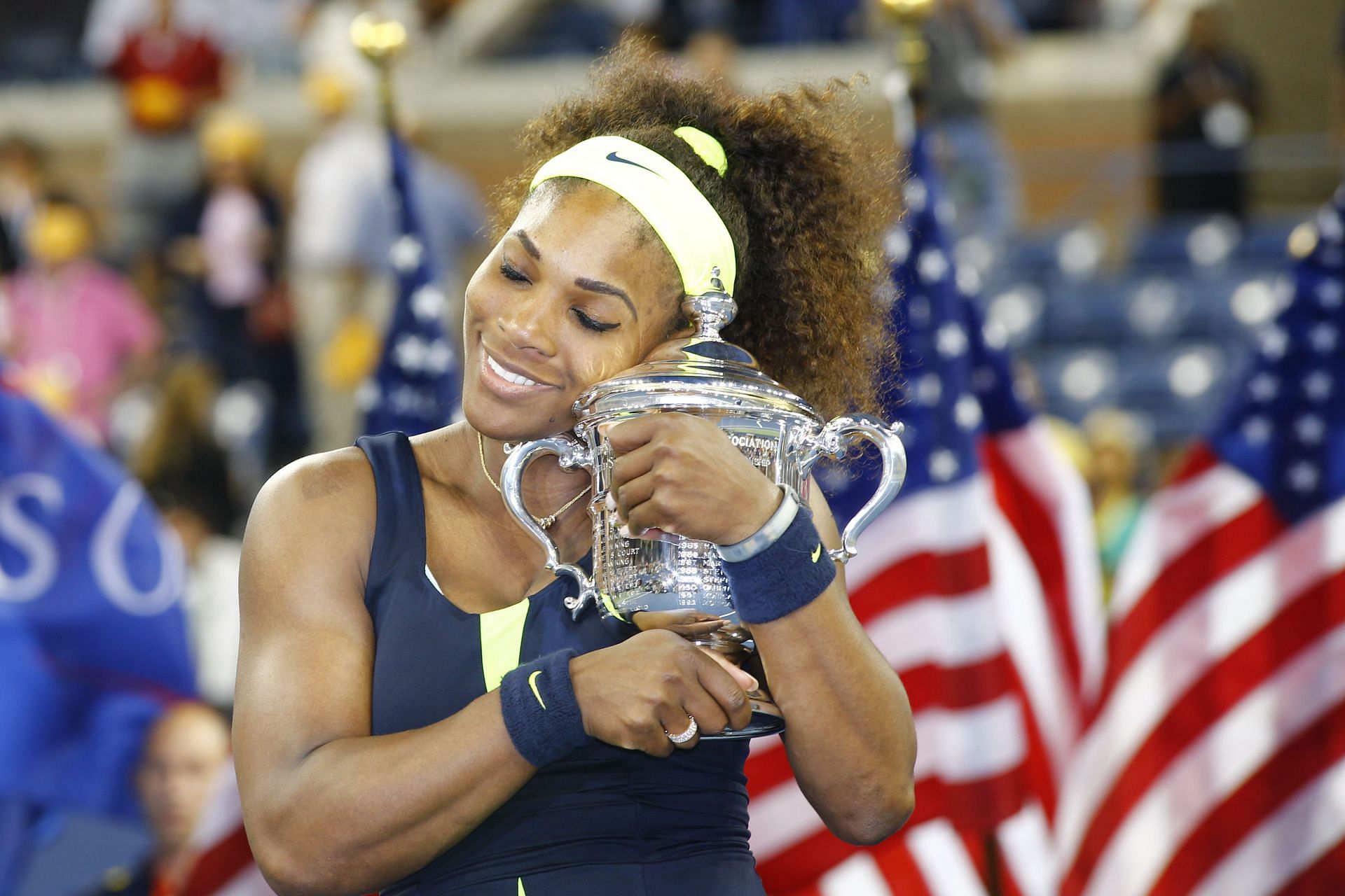 Serena Williams poses with the 2012 US Open trophy