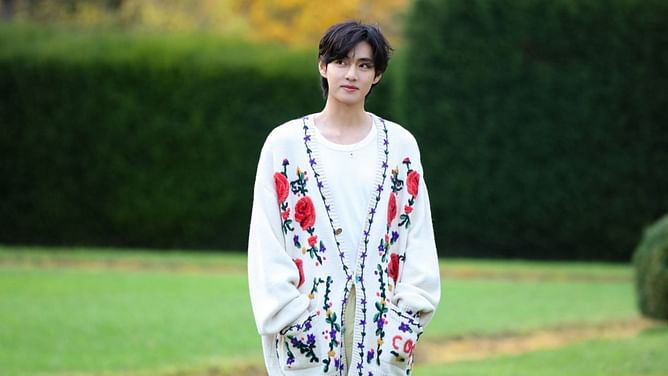 “Back to Back!”— Fans celebrate as BTS’ Taehyung achieves the biggest debuts for a Jazz song and a Christmas song in Spotify’s history