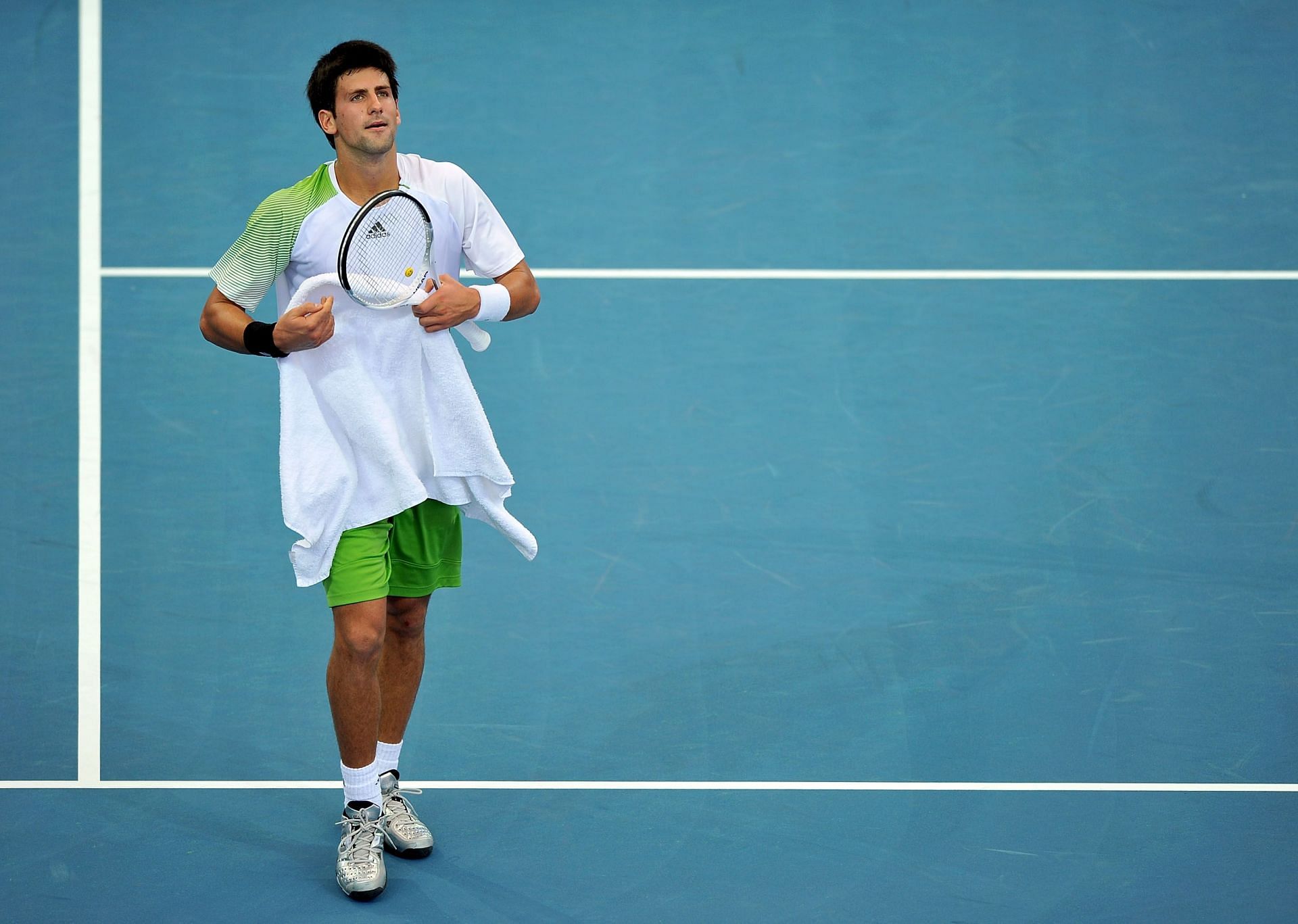 Novak Djokovic looks on during the 2009 Brisbane first-round defeat (Source: Getty)