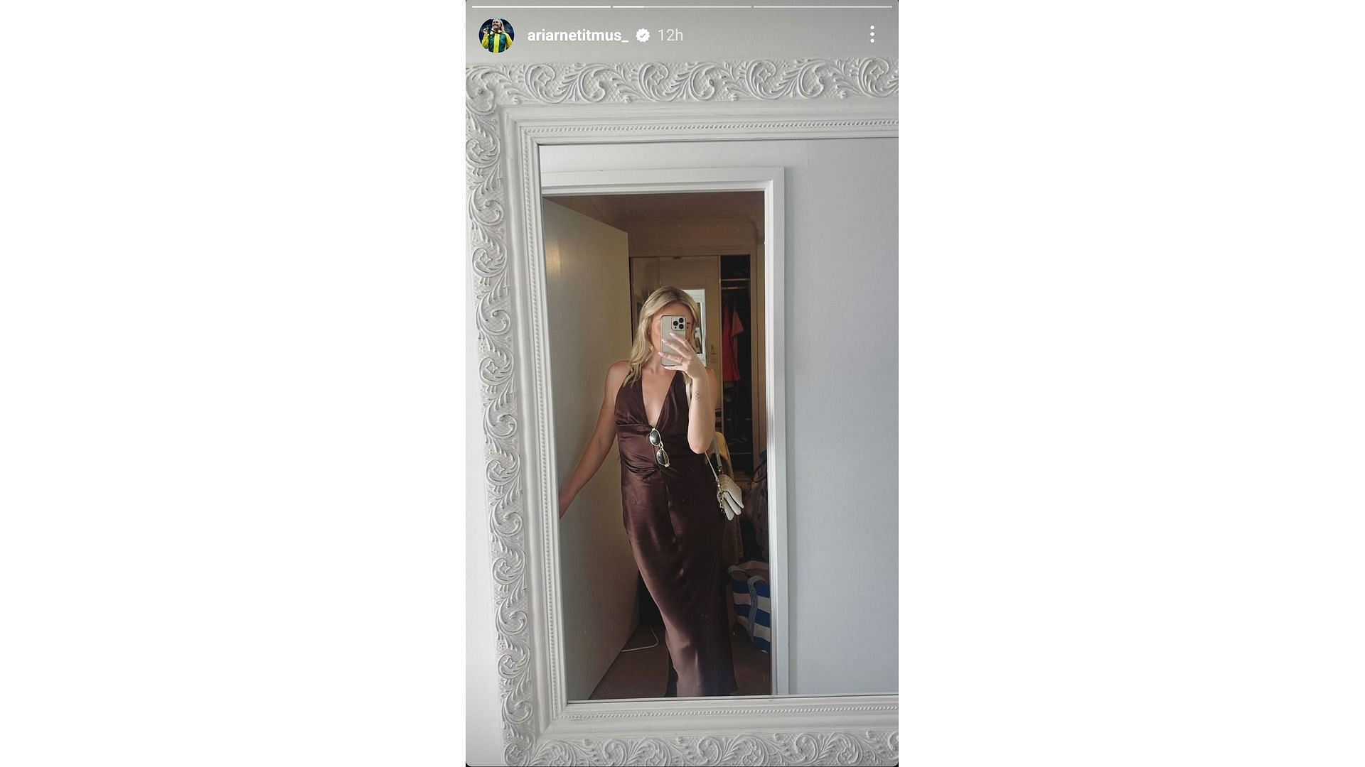 Ariarne Titmus&#039; mirror selfie in a brown dress (Image via: Titmus&#039; Instagram handle)