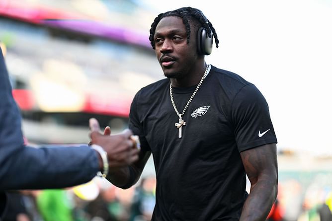 Former Eagles star highlights how HC Nick Sirianni "protected" A.J. Brown amid team drama