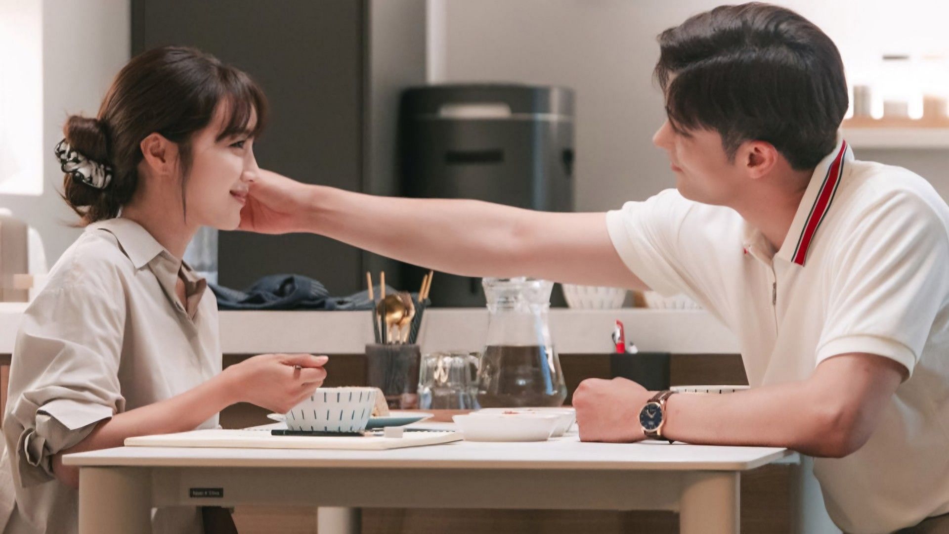 Sung Hoon and Jung Yoo-min in drama Perfect Marriage Revenge (Image via X/@Viki)