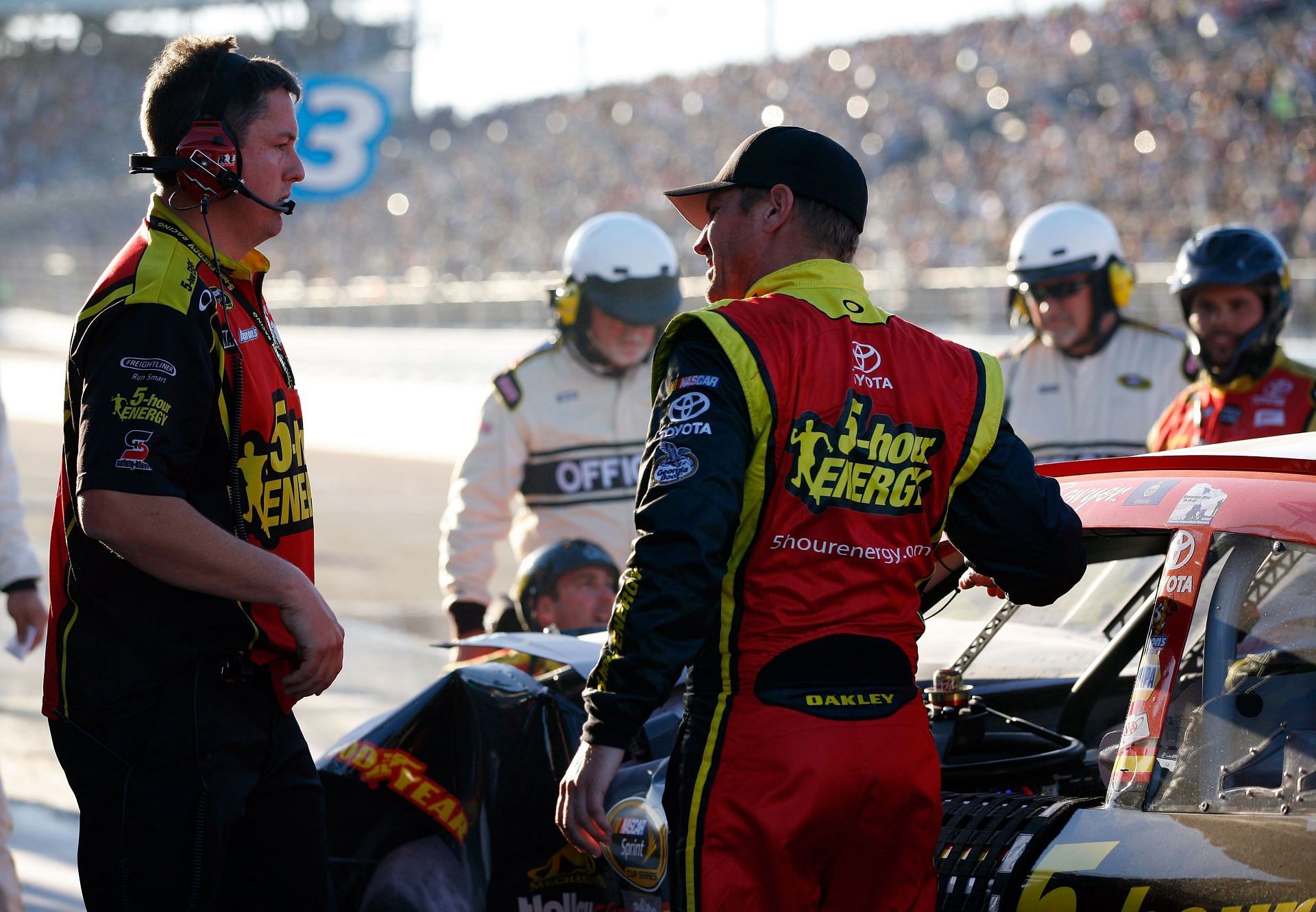  Clint Bowyer (R) talks with crew chief Brian Pattie (L) on pit road after the incident with Jeff Gordon during the AdvoCare 500 - Source: Getty