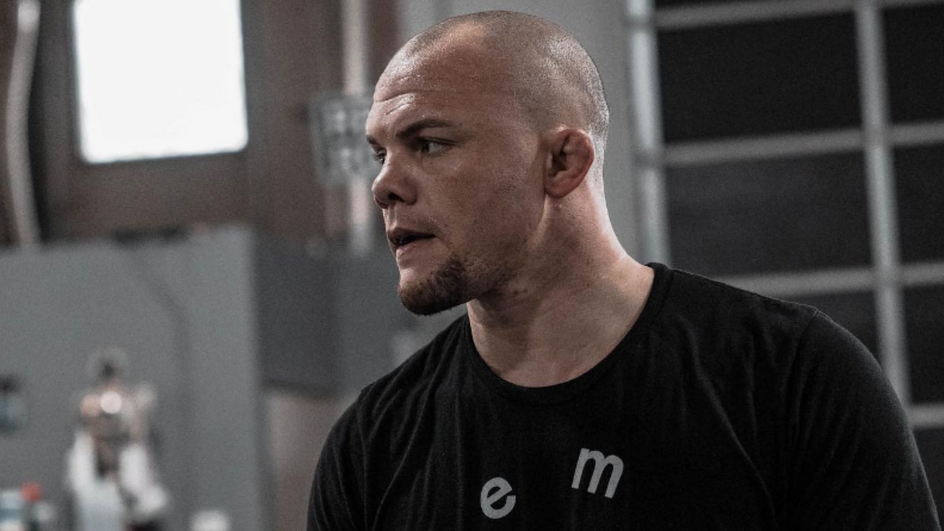 Anthony Smith gets emotional at UFC 310 presser after speaking about tragic passing of his friend [Image courtesy of @lionheartasmith on Instagram]