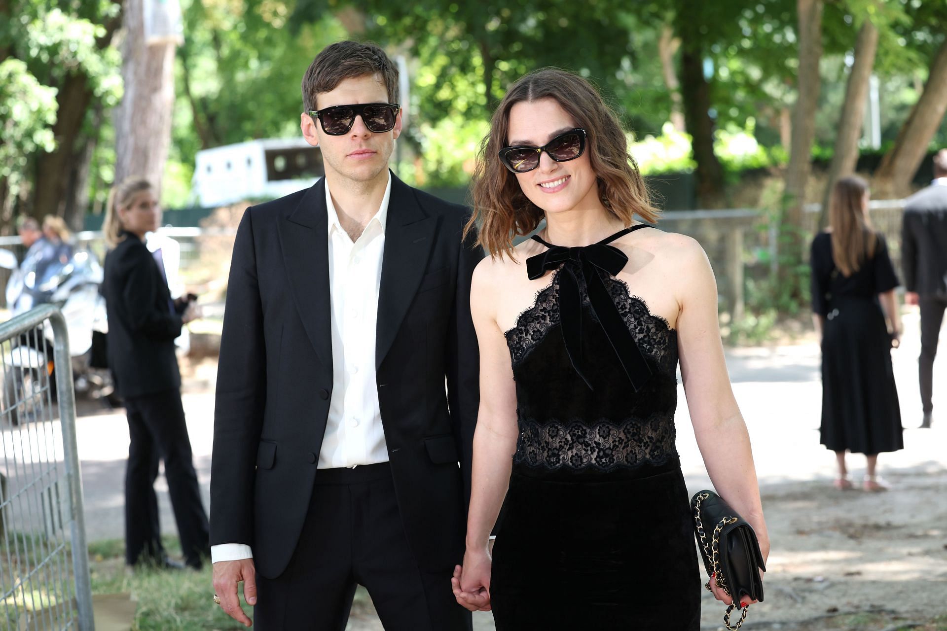 Keira Knightley and James Righton seen arriving for the Paris Fashion Week (Image via Getty)