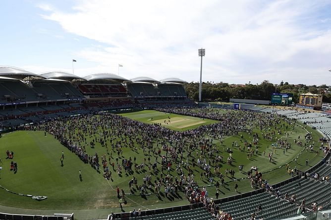 [Watch] Security removes Indian fan for showing sandpaper during BGT 2024-25 2nd Test