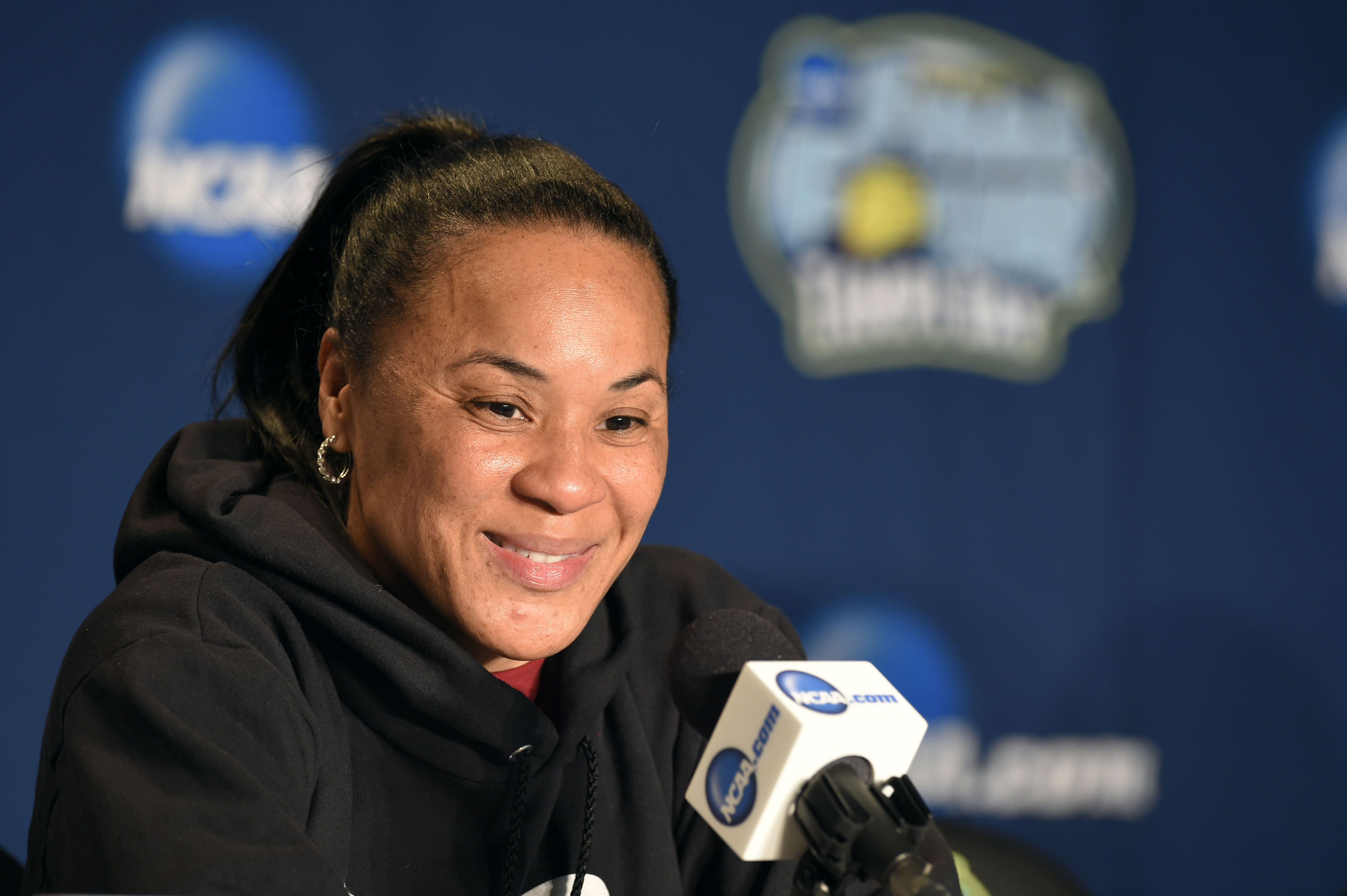 South Carolina Gamecocks head coach Dawn Staley (Photo: Imagn)