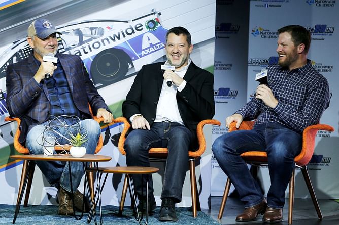 "I couldn't deal with it like he does": When Tony Stewart weighed in on Dale Earnhardt Jr.'s NASCAR popularity
