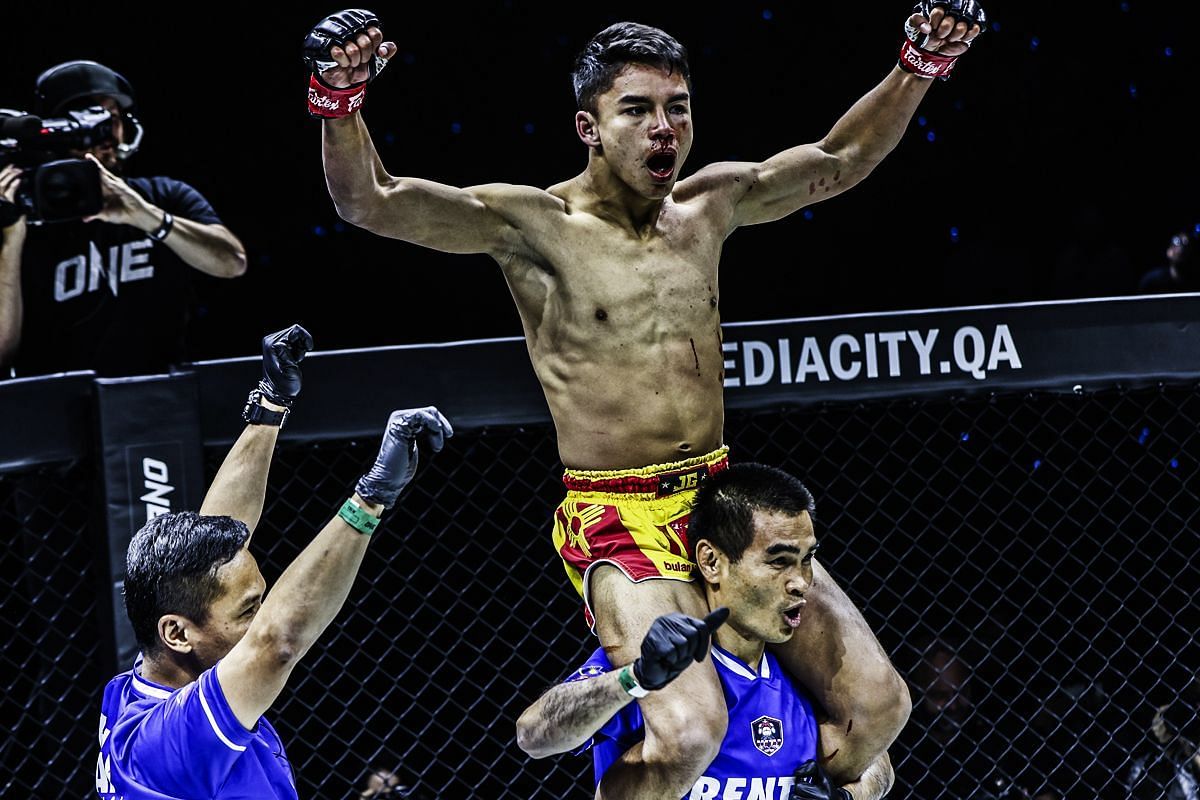 Johan Ghazali takes on Johan Estupinan at ONE 170. [Photo via: ONE Championship]