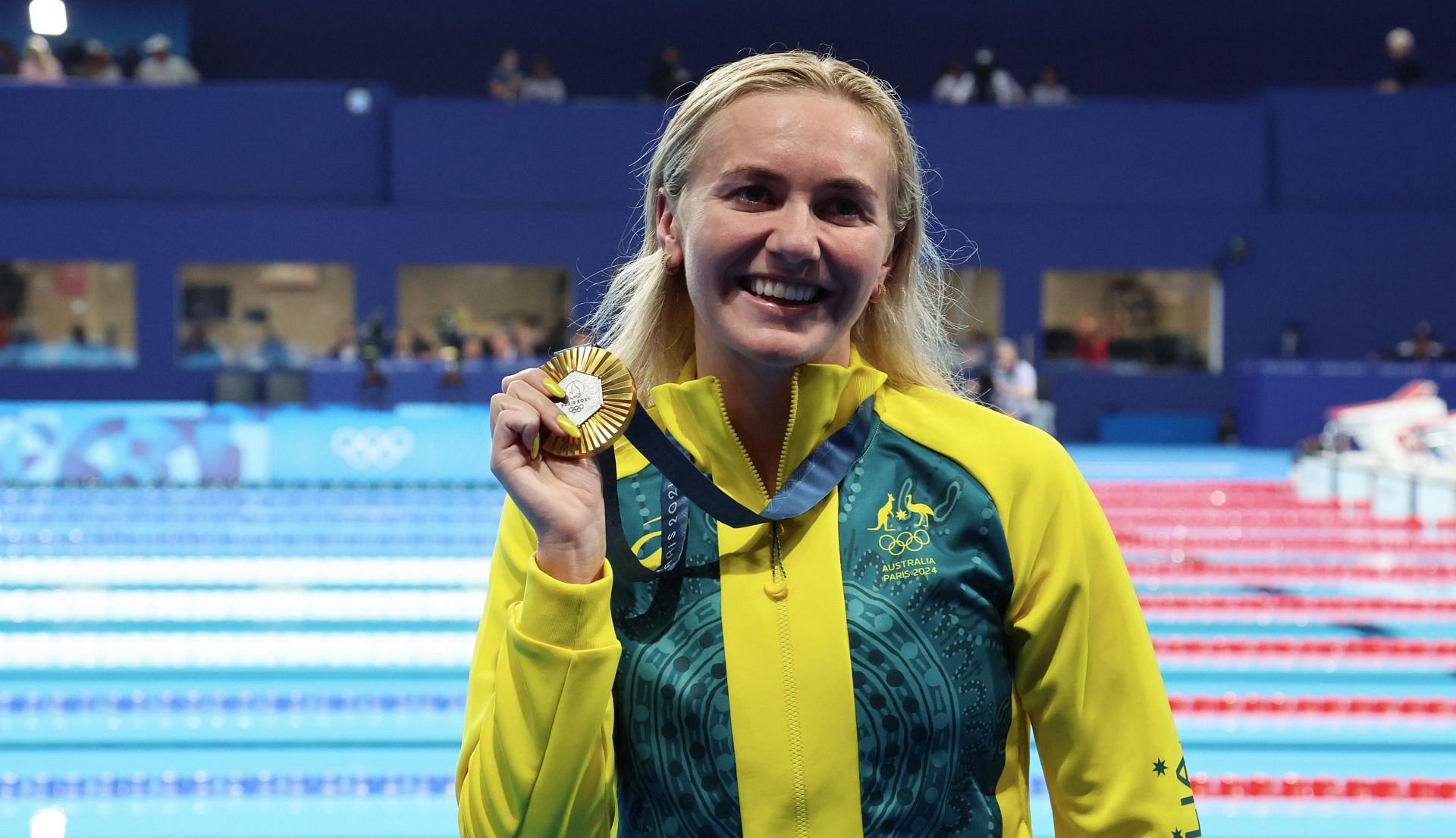 Ariarne Titmus of Team Australia celebrates with gold medal in the women&#039;s 400m freestyle final at the Olympic Games 2024 in France. (Photo by Getty Images)