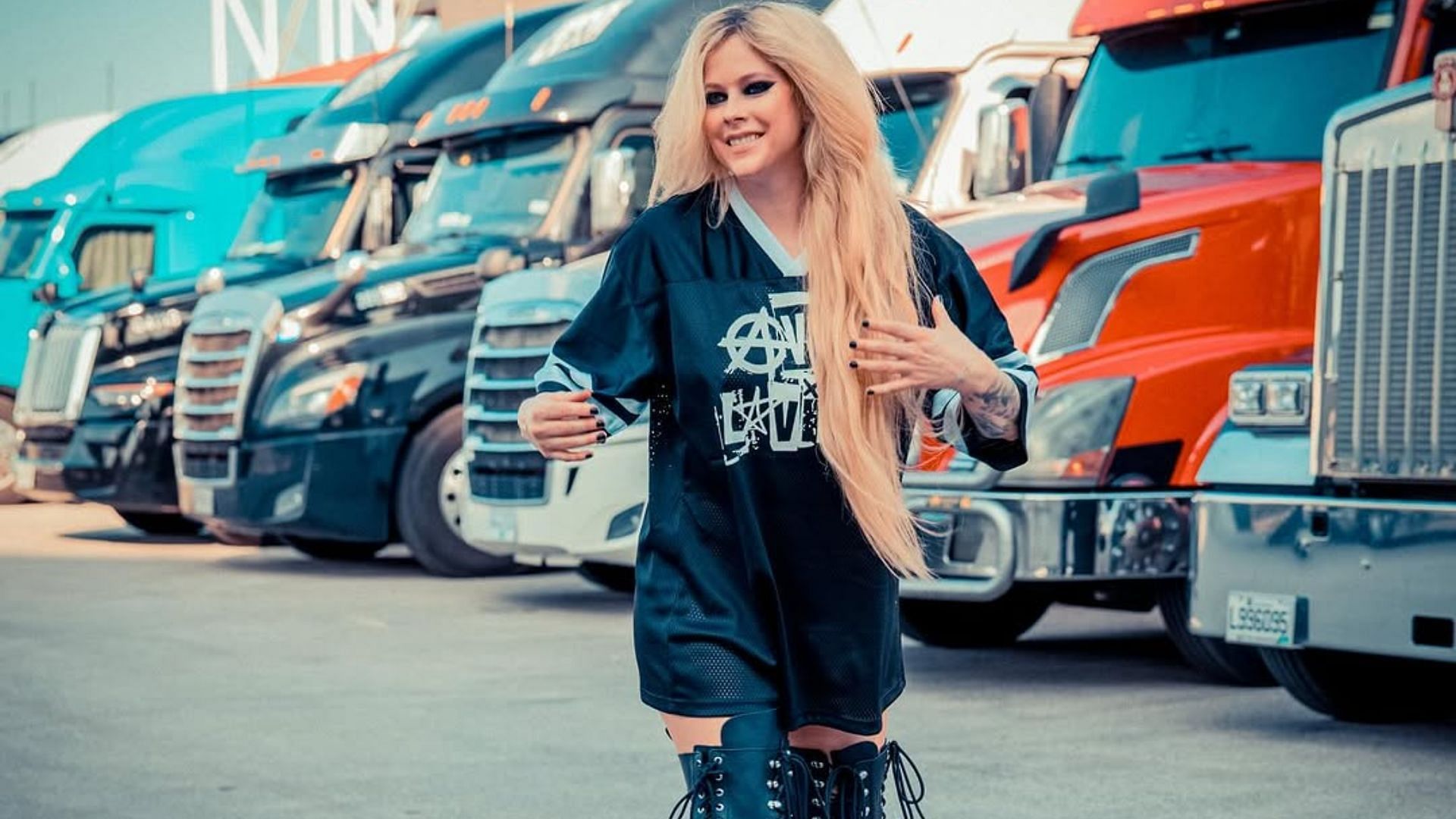 Fan-favorite &quot;Sk8er Boi&quot; (Image via Instagram/@avrillavigne)