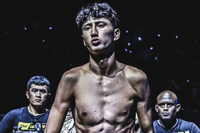 “I can use my legs to their full potential” - Nabil Anane says kickboxing rules favor his outlandish height and length