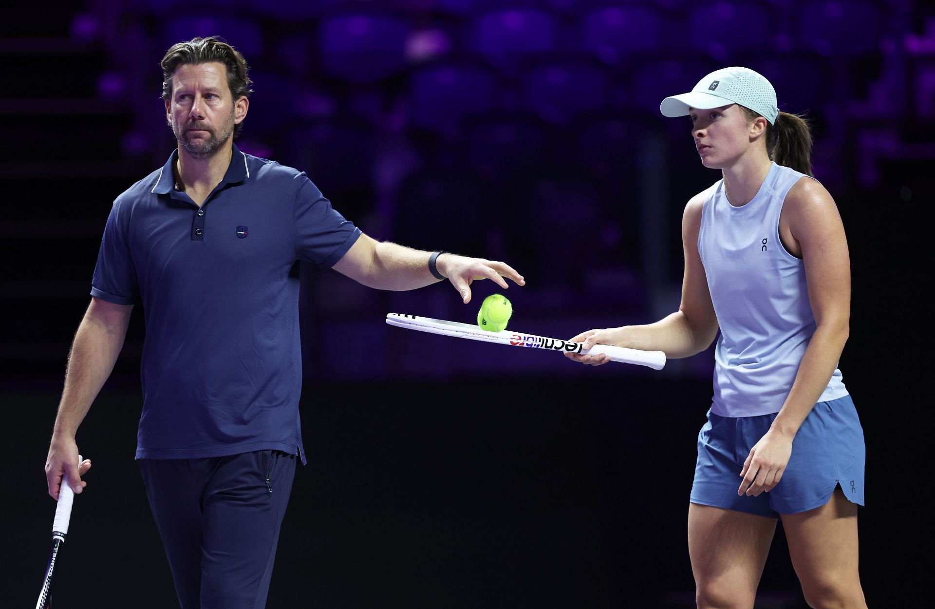 Iga Swiatek (R) and Wim Fissette (L) at the 2024 WTA Finals [Image Source: Getty Images]