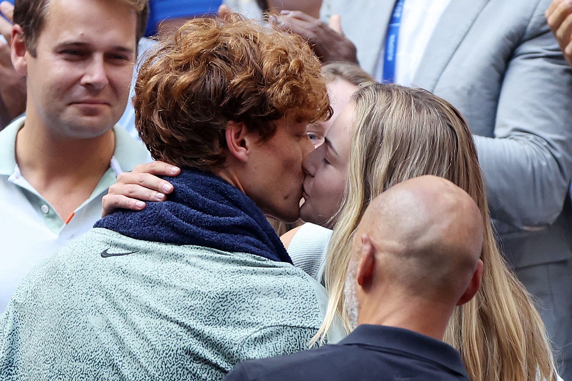 Jannik Sinner and Anna Kalinskaya share a kiss at the 2024 US Open - Image Source: Getty