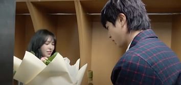 “Very much a gentleman” — Fans react to BTS’ Jin's thoughtful gesture towards Red Velvet's Wendy breaking norms