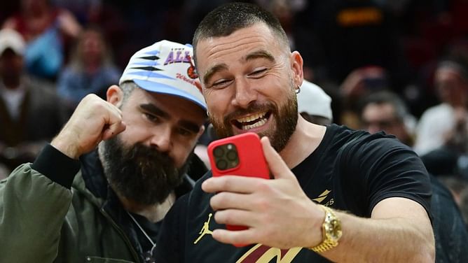 "I f**king love this combo" - Travis Kelce reveals his go-to NBA jersey colors in candid chat with Jason Kelce