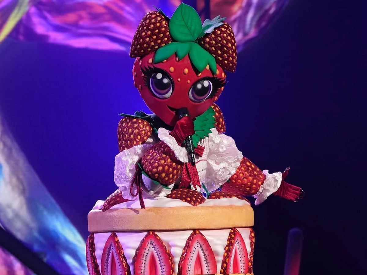 Strawberry Shortcake from The Masked Singer season 12 (Image via Instgram/@maskedsingerfox)