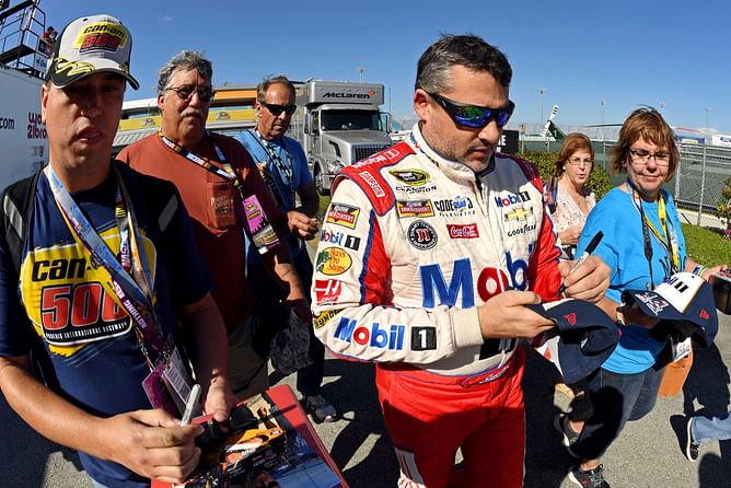 “I’m in a way better spot”: When Tony Stewart made his opinion clear on why it’s ‘easier’ to interact with fans at NHRA than NASCAR