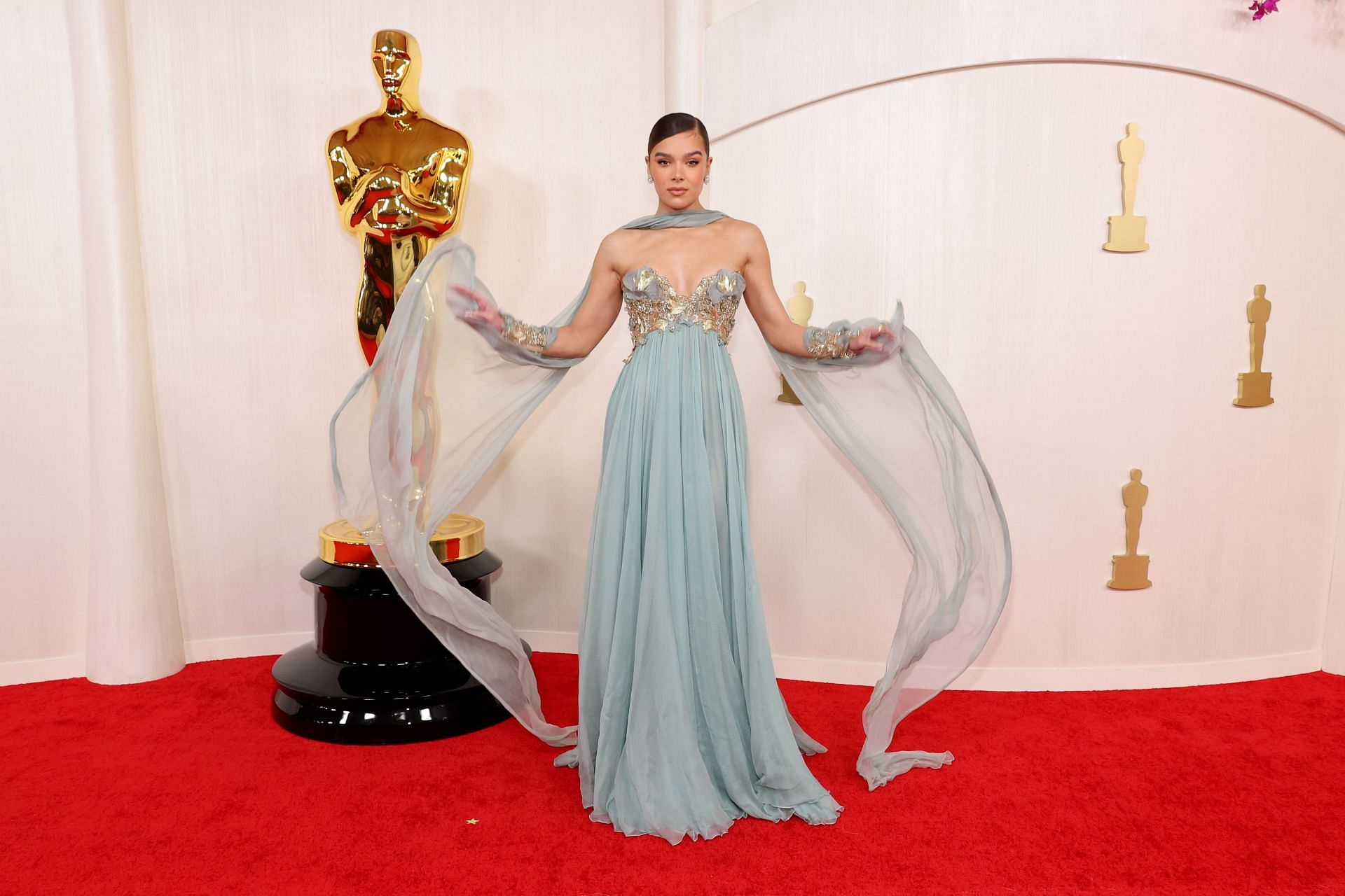 Hailee Steinfeld (Image via Getty/Mike Coppola)