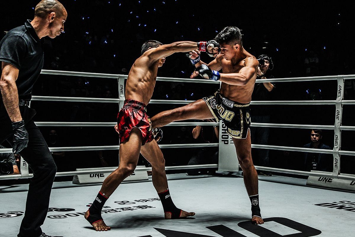 Johan Ghazali fighting Padestuk Fairtex | Image credit: ONE Championship