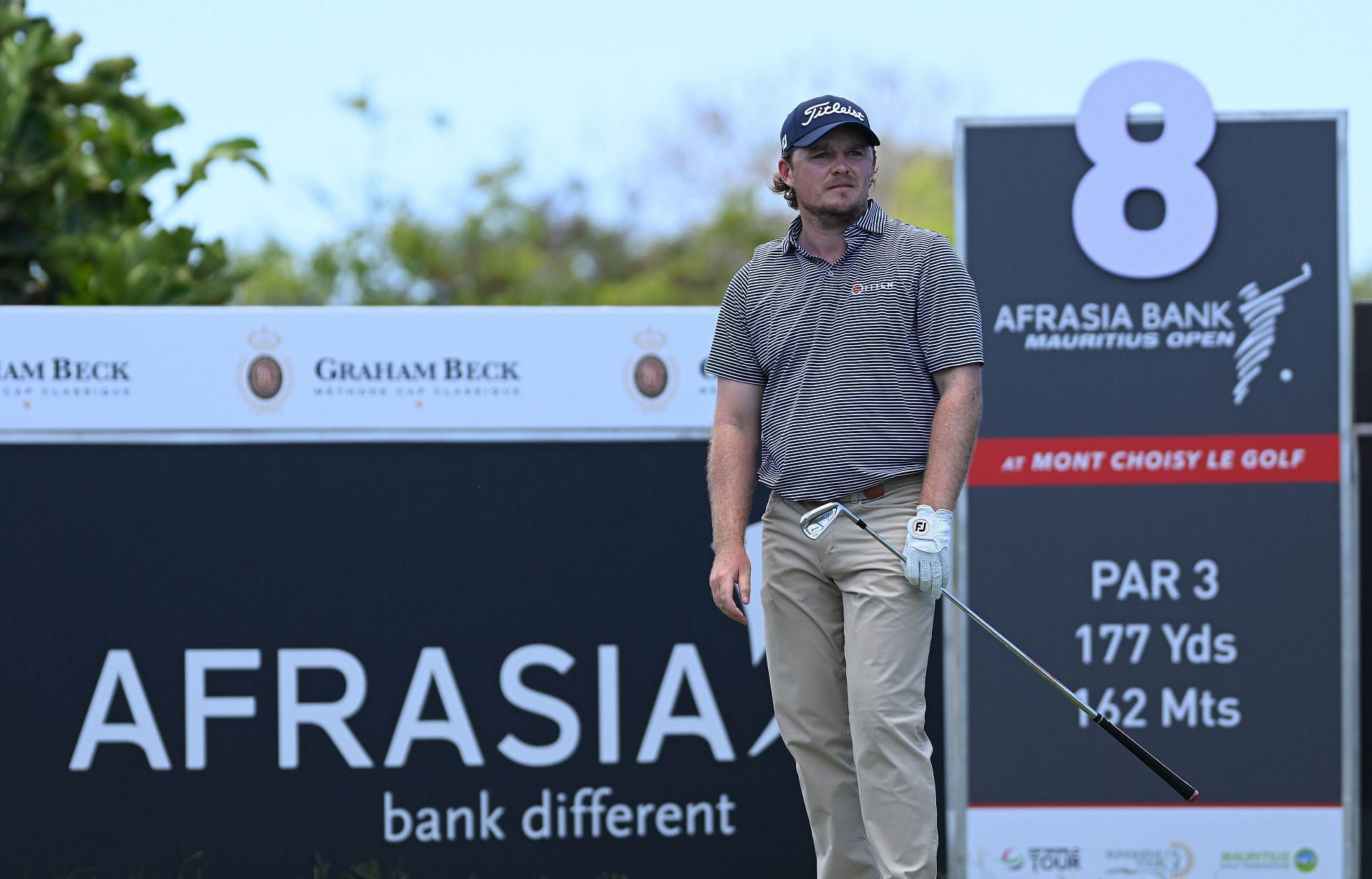 Who is leading the 2024 AfrAsia Bank Mauritius Open after round 2