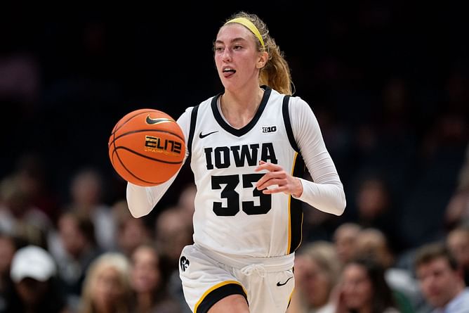 “Sloppy game, come on Iowa”: College hoops fans react to Lucy Olsen and Iowa Hawkeyes’ first half performance vs. MI State