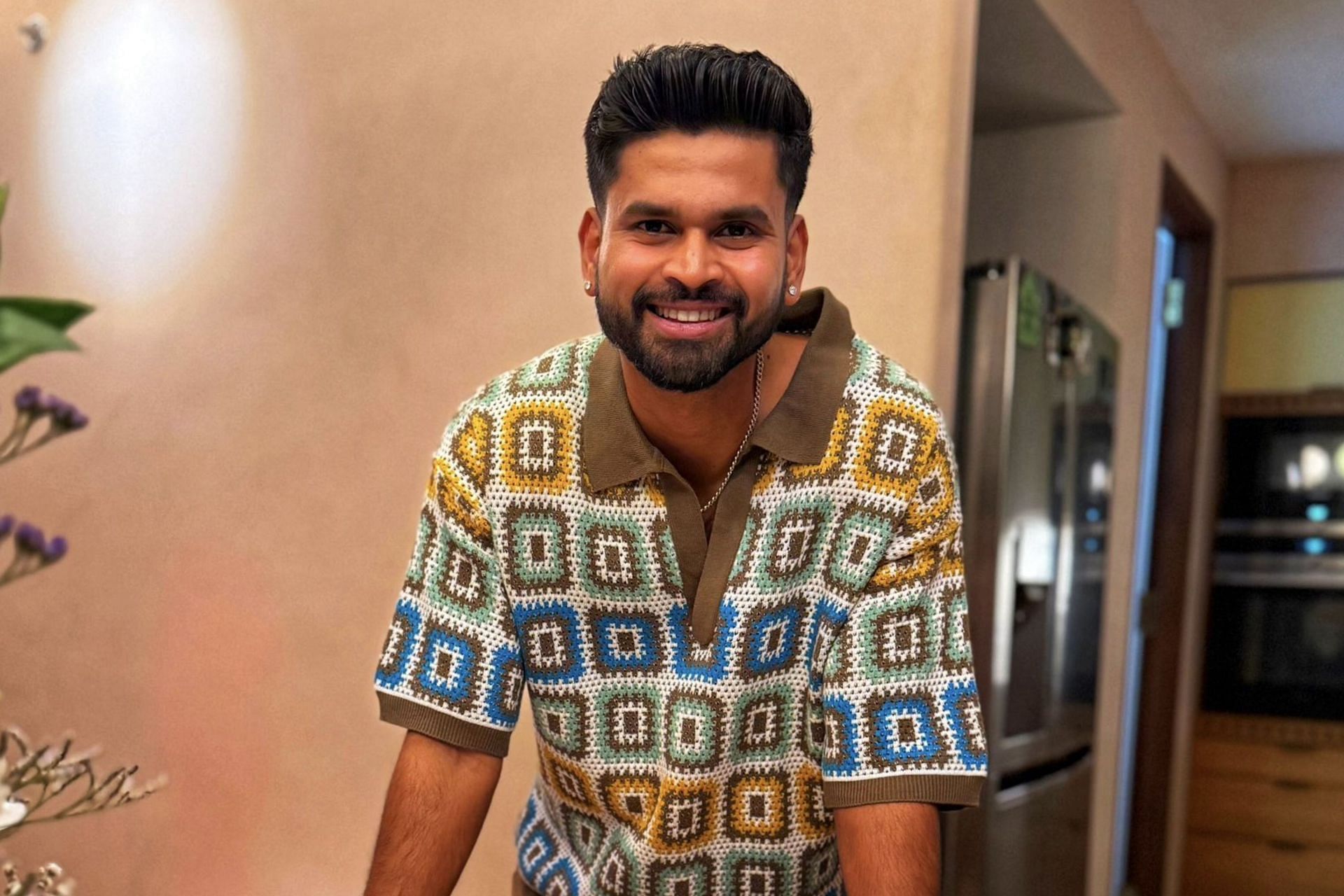 Shreyas Iyer hilariously forgets to blow the candles as he celebrates his birthday (Image via X-@ShreyasIyer15)