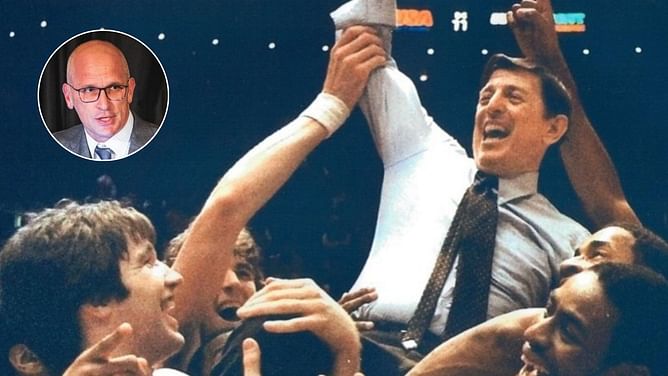 Dan Hurley pays his respects to late NCAA coaching legend Lou Carnesecca