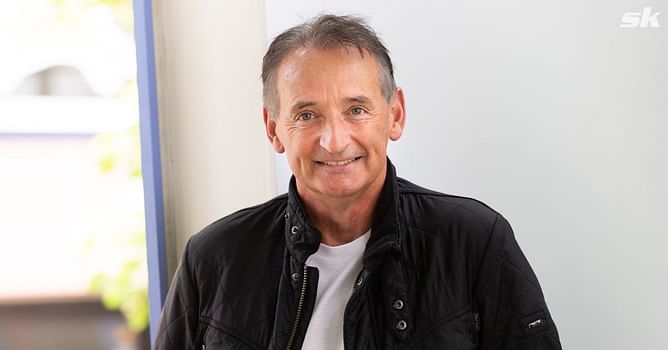 "Literally been available under their noses for free" - Pat Nevin labels Manchester City's decision to sell 2 stars 'an utter embarrassment'
