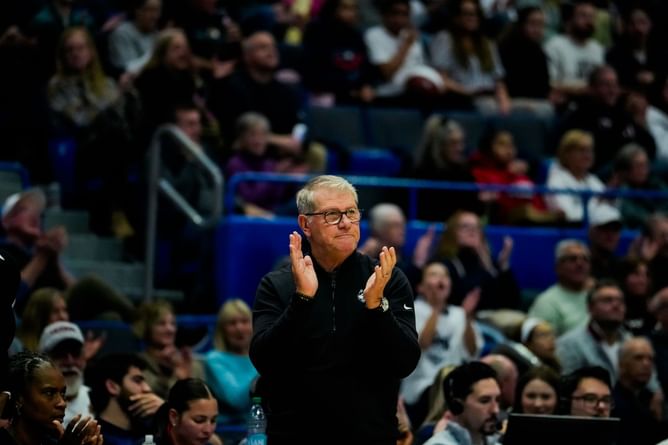 Geno Auriemma pours his heart out remembering his mother: “Bigger inspiration on my players than I was”