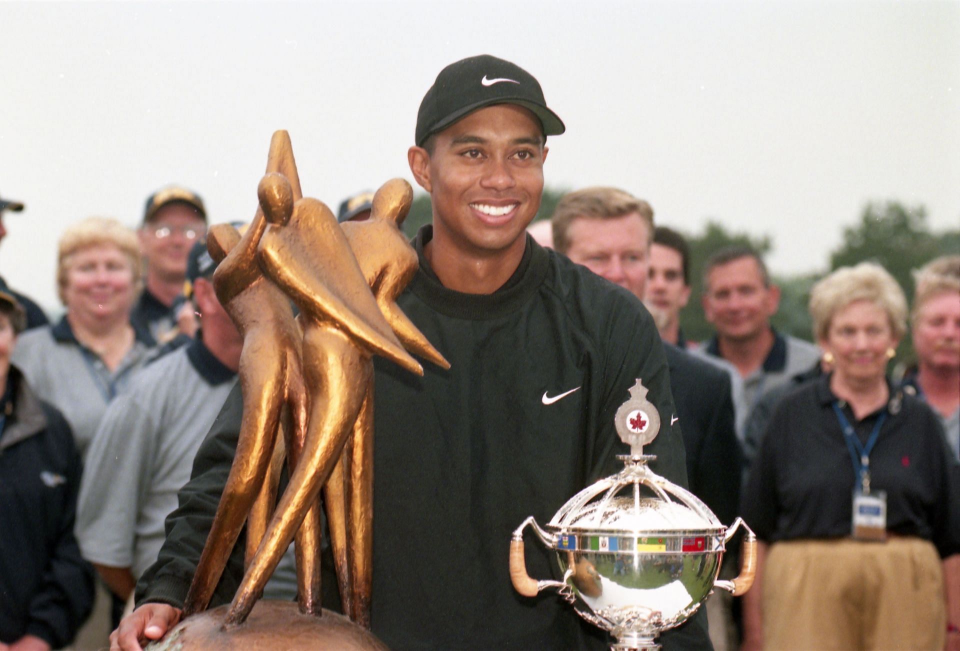 Tiger Woods at one of his nine 2000 victories, the Canadian Open (Image via Getty).