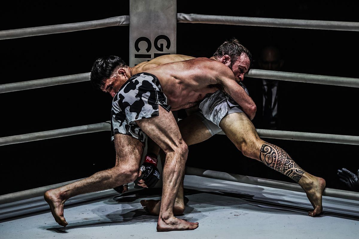 WATCH: Reece McLaren nearly finishes Jarred Brooks with gruesome D&rsquo;Arce choke at ONE Fight Night 26 -- Photo by ONE Championship