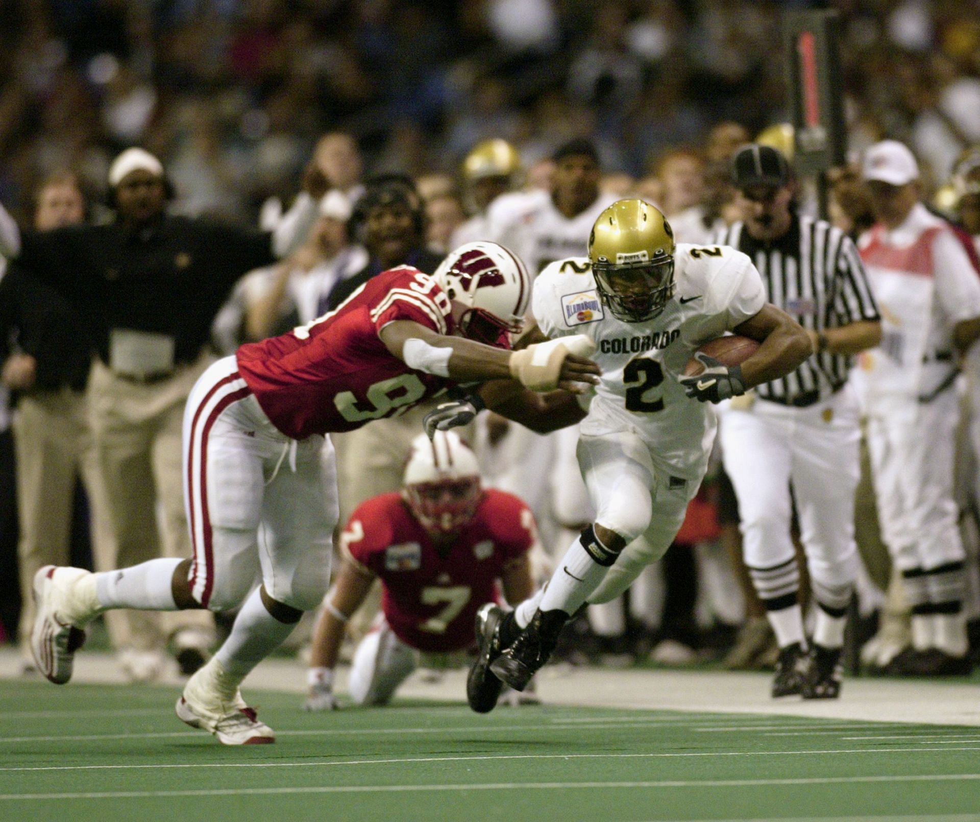 Colorado vs. Wisconsin in the 2002 Alamo Bowl. (Credits: Getty)