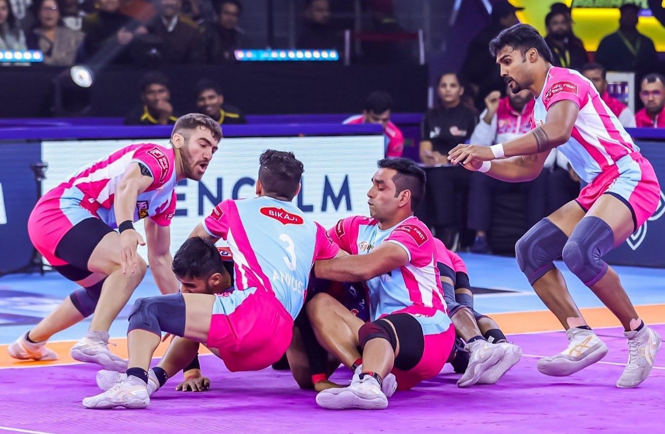 सुरजीत सिंह ज्यादा पॉइंट्स नहीं ले पाए (Photo Credit - @JaipurPanthers)