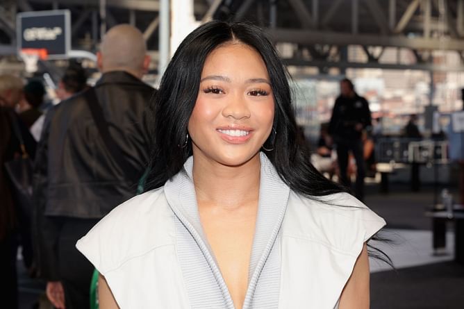 In Pictures: Suni Lee receives honor at MetLife Stadium as she cheers for NY Jets adorning Darrelle Revis' jersey no 24