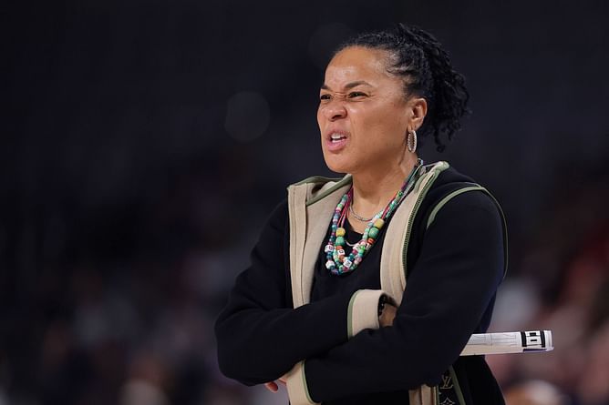 "Never wanted me to play basketball": When Dawn Staley explained how her strained relationship with "old-school" father improved over time