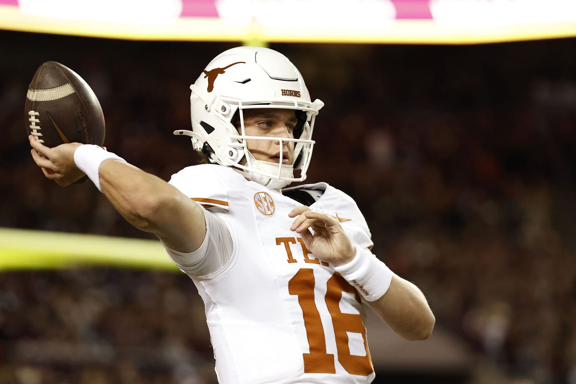 Texas Longhorns QB Arch Manning - Source: Getty