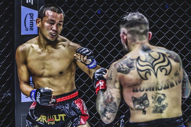 "True martial arts" - Fans can't get enough of the dramatic all-legends spectacle between Seksan and Liam Harrison in Denver