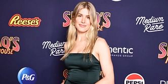 In Pictures: Eugenie Bouchard hunts for Christmas decorations with her friends in New York, finds charming wooden reindeer & gives them adorable names