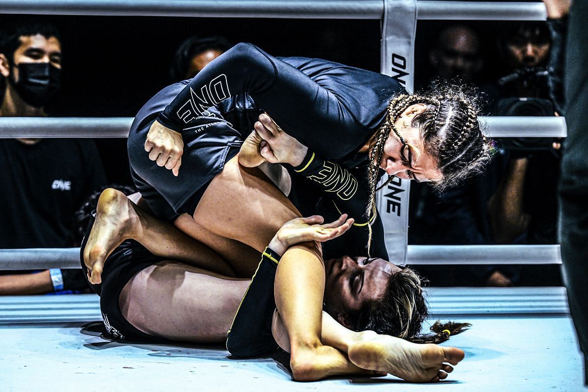 Mayssa Bastos fighting Danielle Kelly | Image credit: ONE Championship